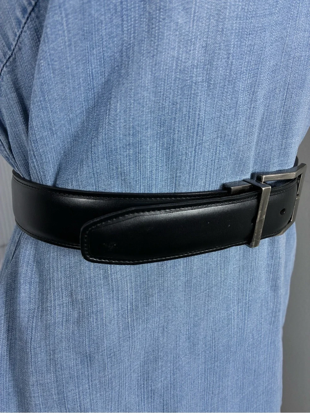 SwissGear Reversible Mens Black Belt 39” long with Brushed Silver Buckle